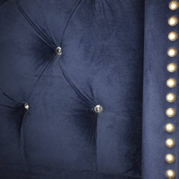 Majestic Blue Queen Platform Bed - Picture 3 of 8